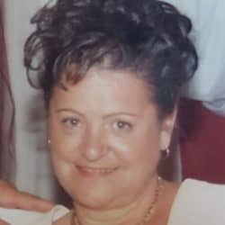 Mme Suzanne Carrière