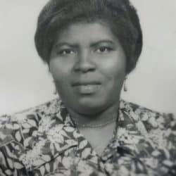 Mme Norma Brown