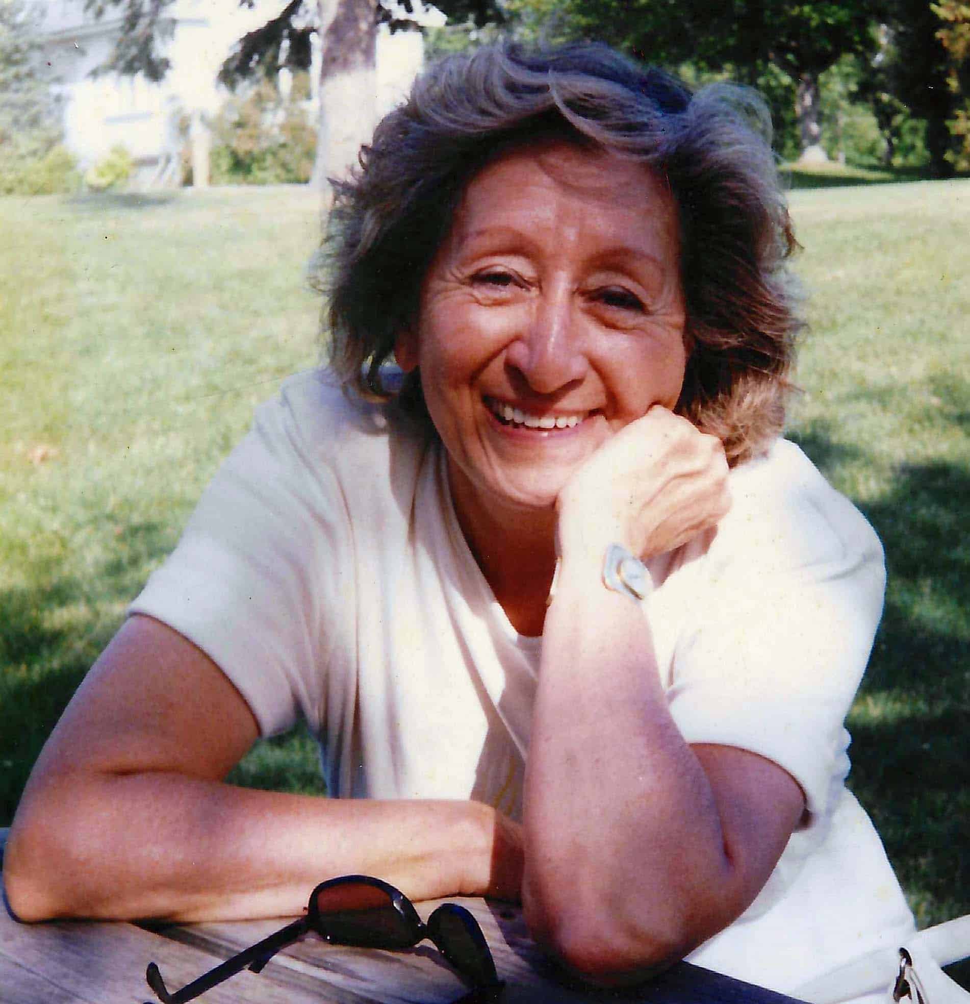 Mme Helen Simpson Crowe
