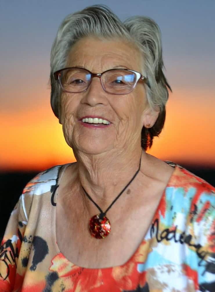 Mme Julia Acosta Yanez